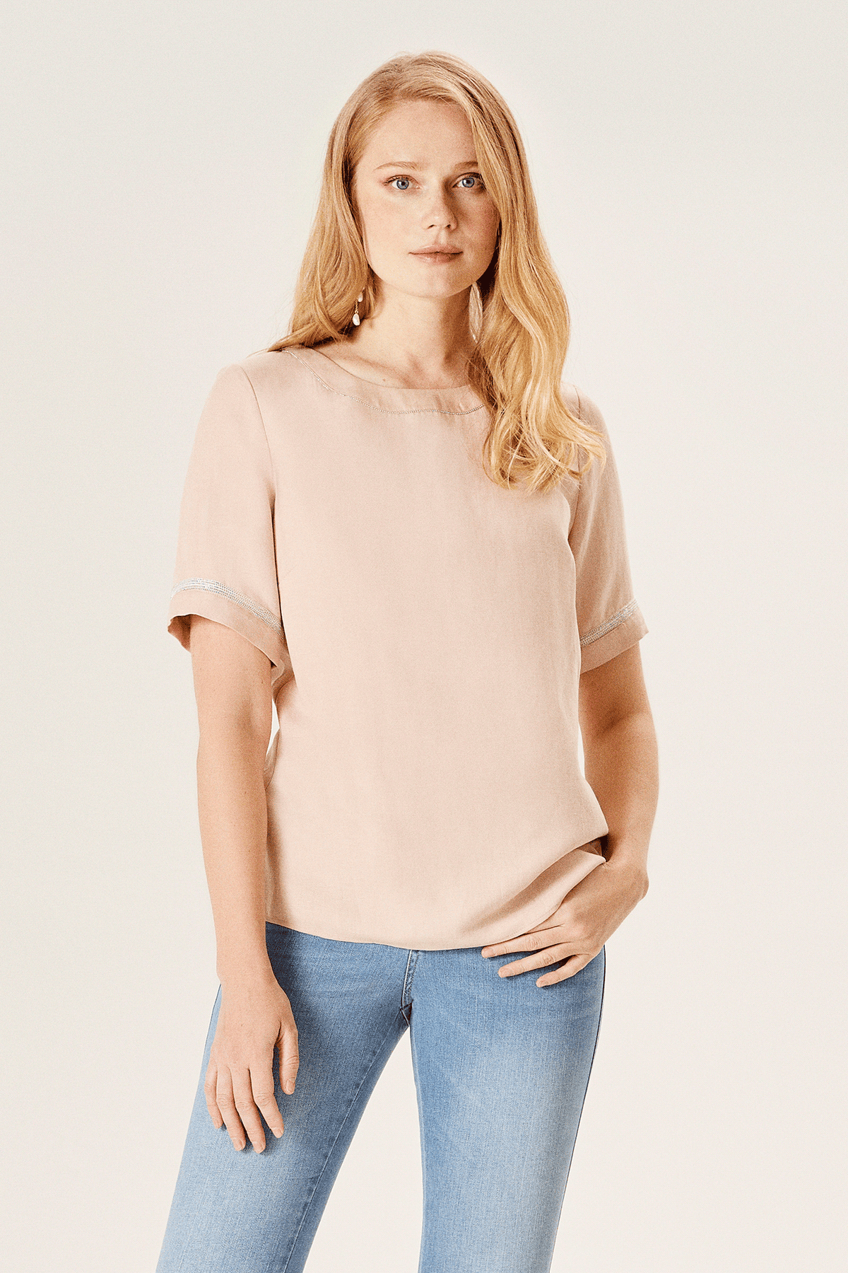Zincir Aksesuarlı Yarım Kollu Keten Karışımlı Bluz