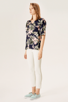 Kolu Büzgülü V Yaka Bluz Modeli