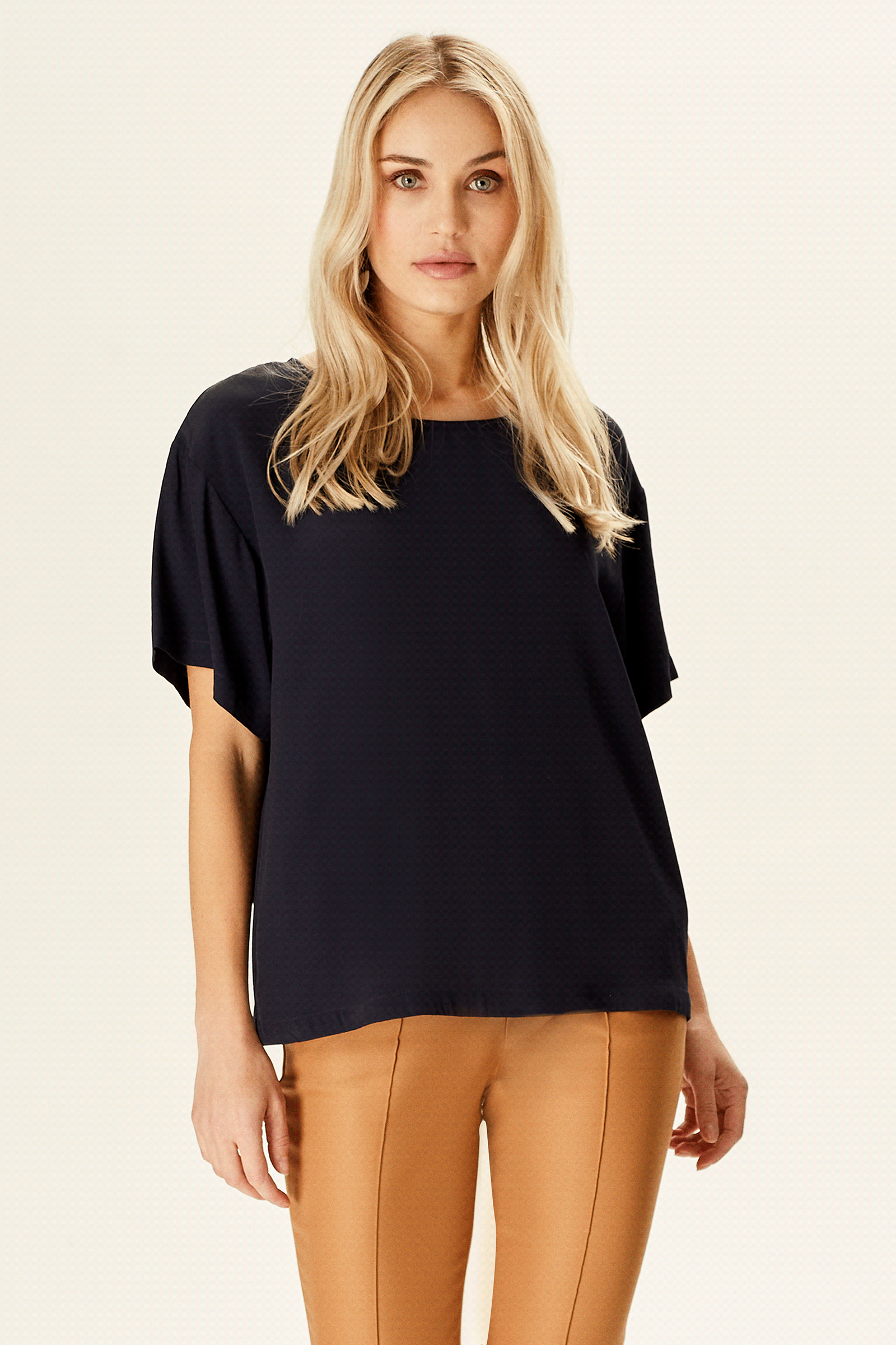 Yarım Kollu Geniş Kesim Bluz