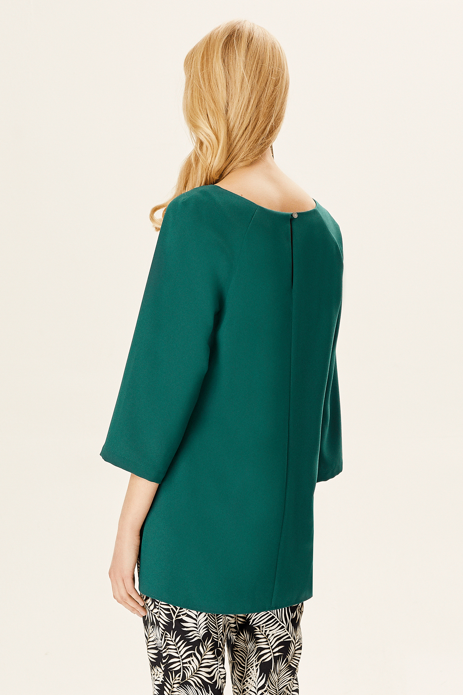 Yanı Yırtmaçlı Arkası Uzun Bluz