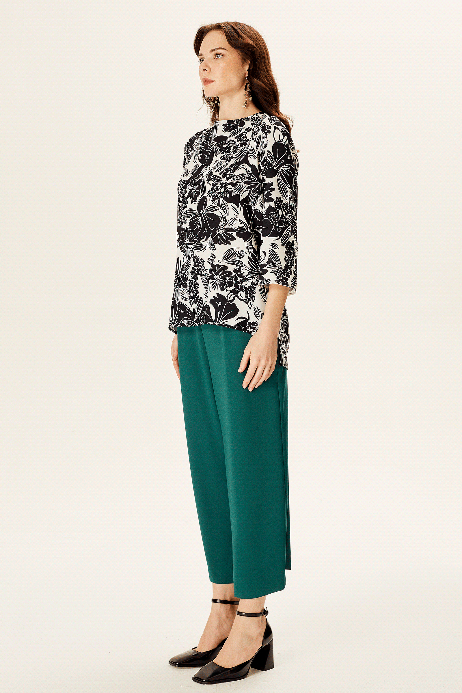 Yanı Yırtmaçlı Arkası Uzun Bluz