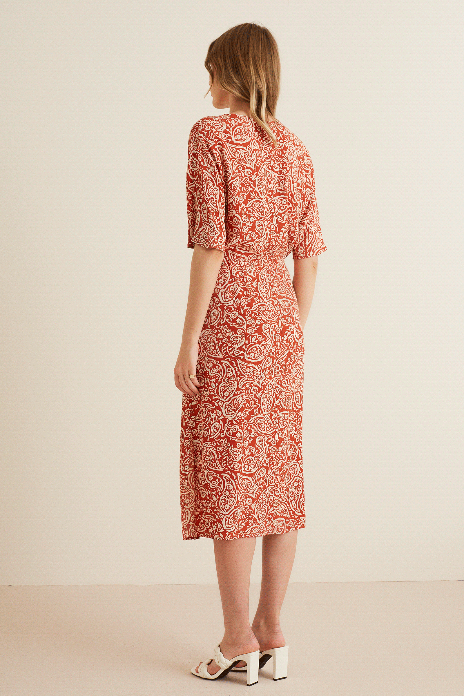 Beli Ayarlanabilir Büzgülü Midi Boy Elbise