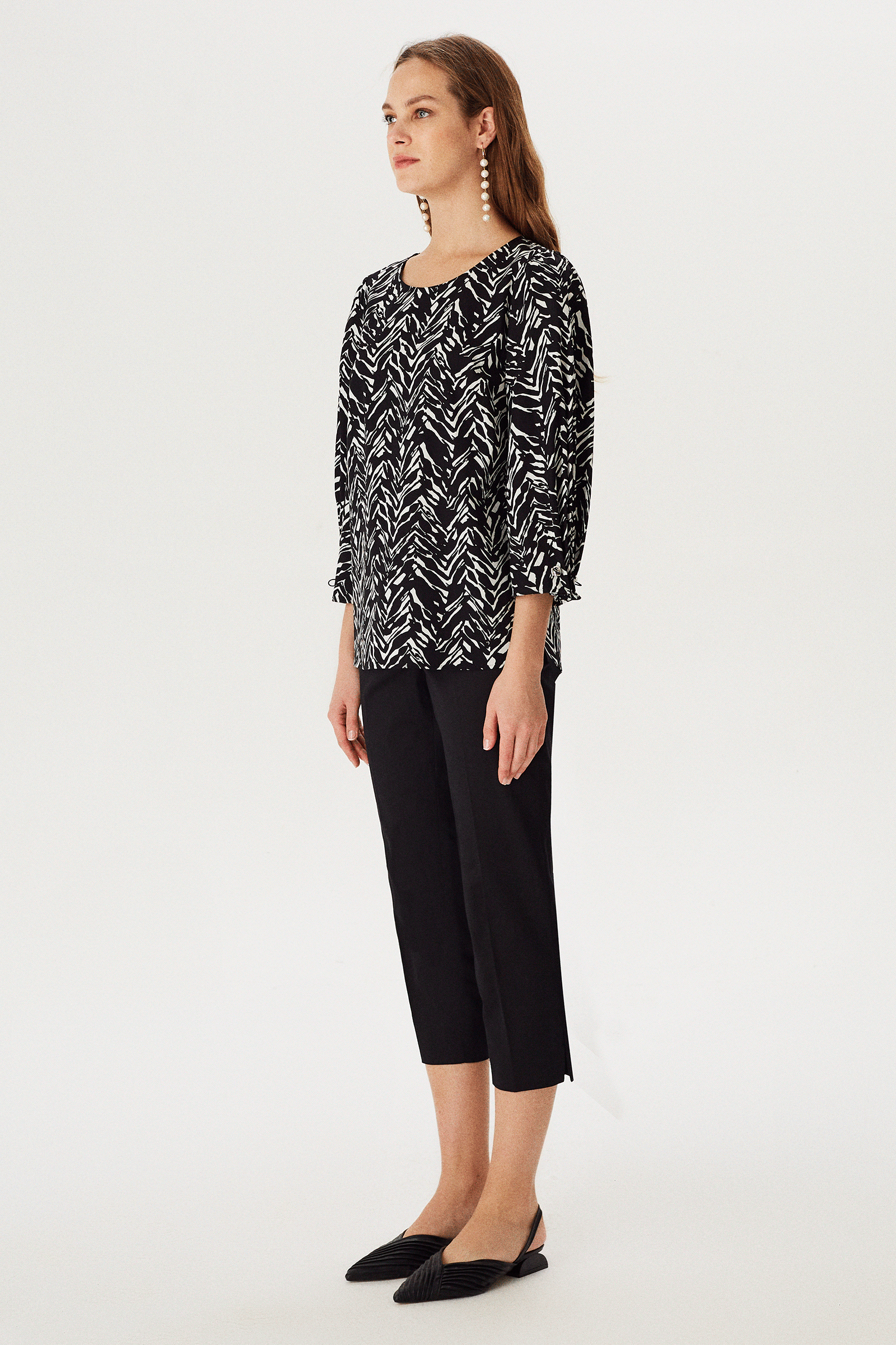 Balon Kollu Kol Ucu Detaylı Bluz