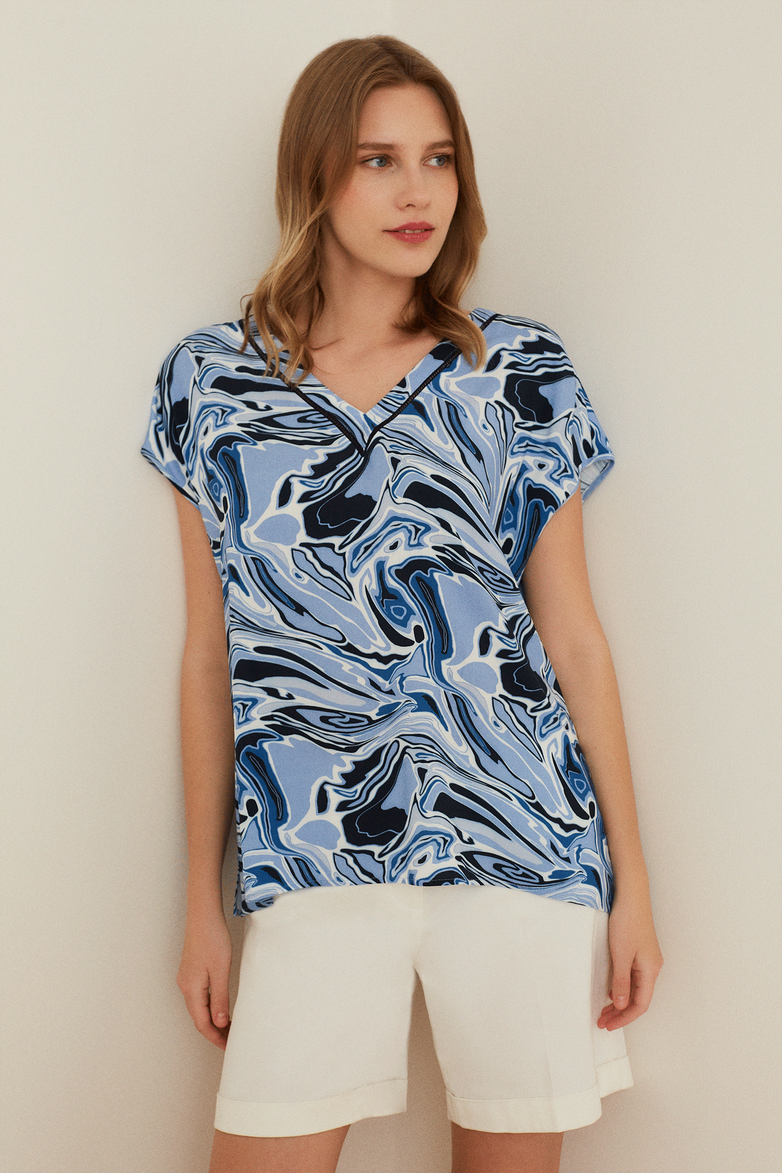 Sırt Detaylı V Yaka Bluz