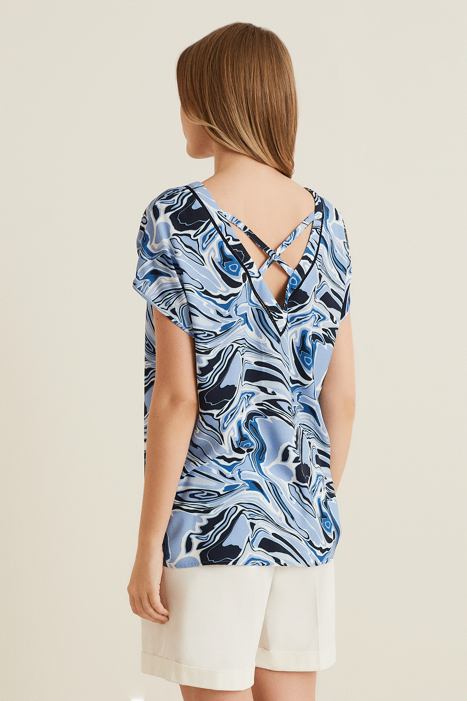 Sırt Detaylı V Yaka Bluz