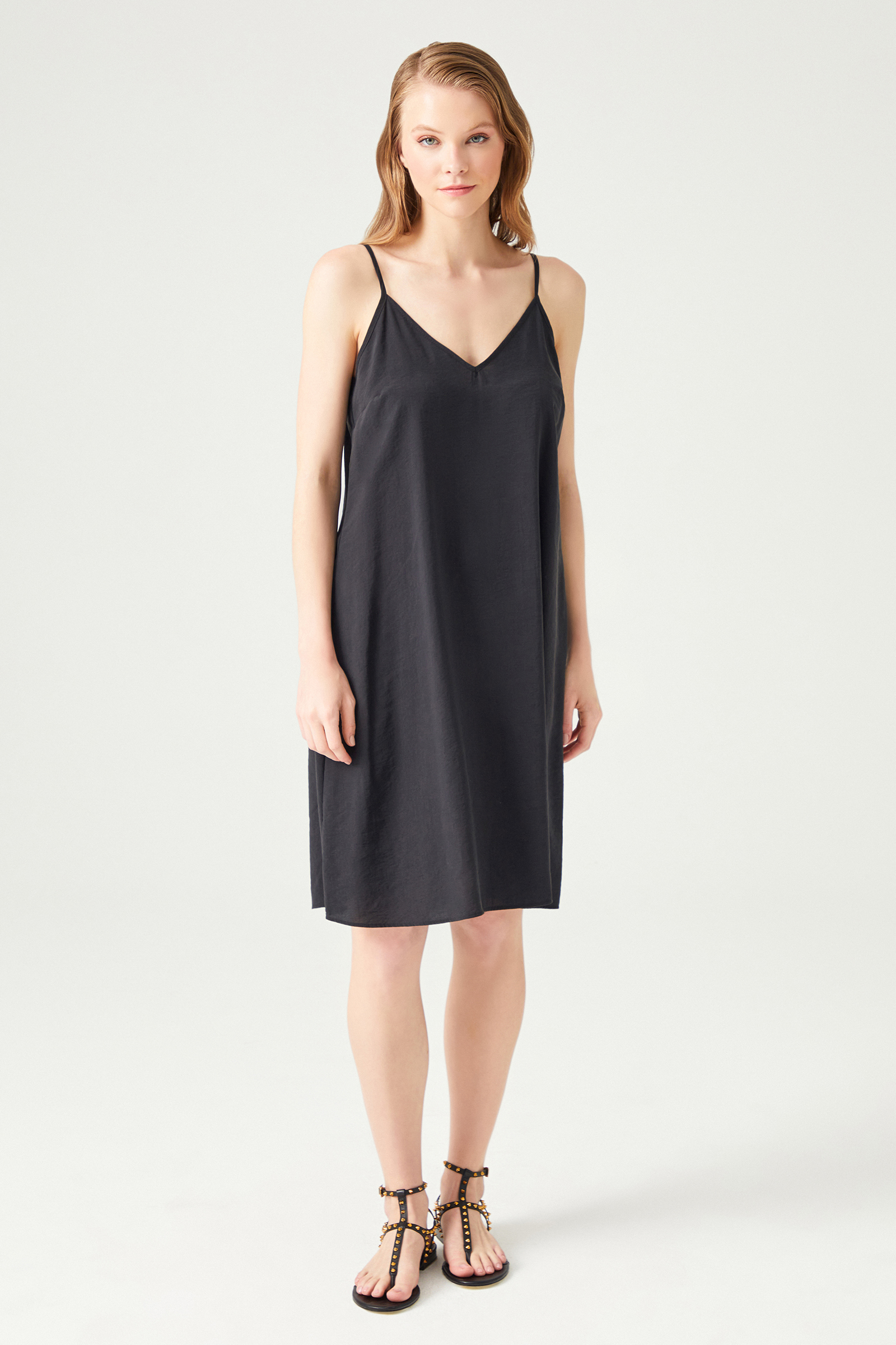 Askılı V Yakalı Elbise