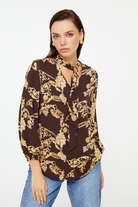 Yakası Bağlama Detaylı Desenli Bluz