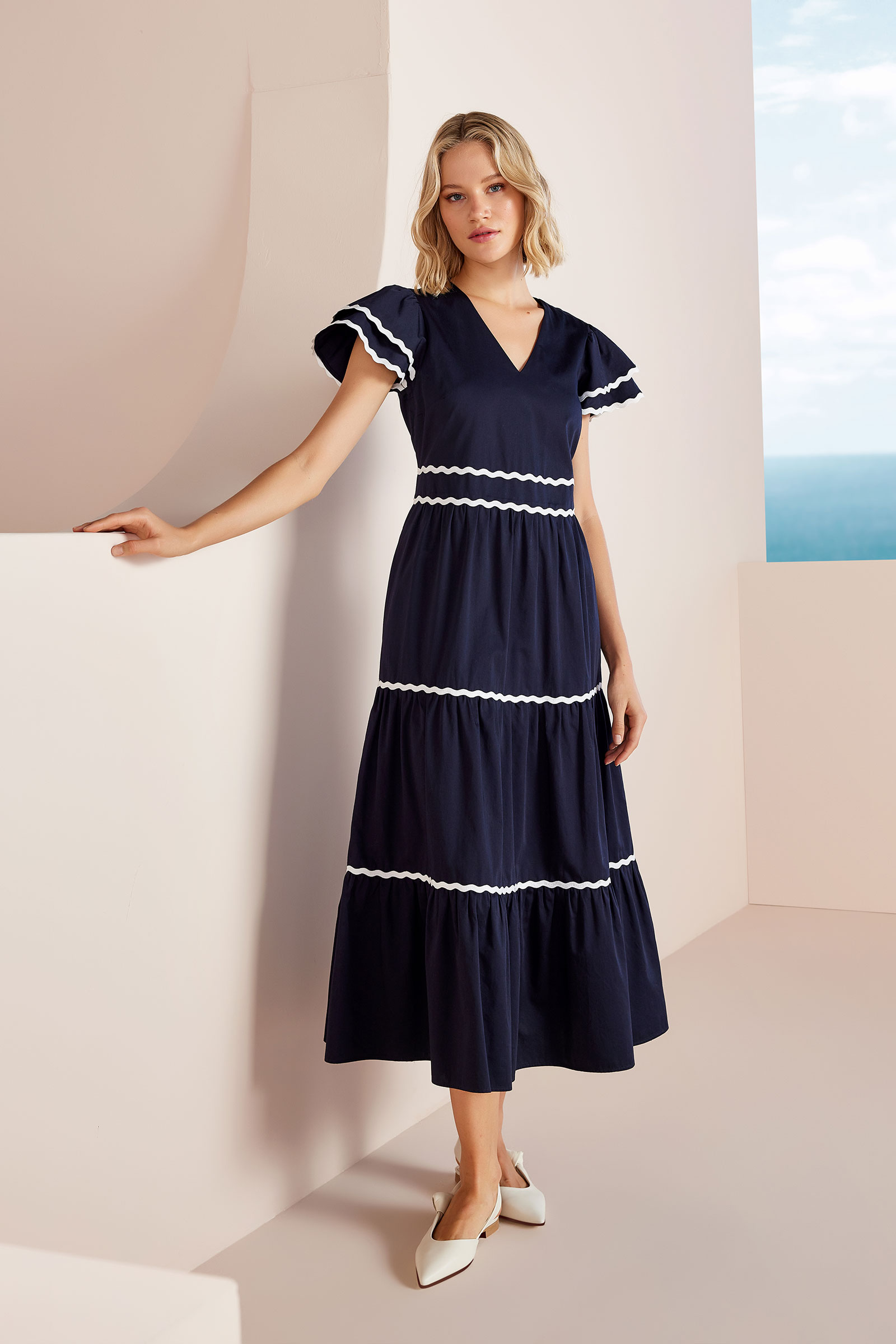 V Yaka Katmanlı Midi Boy Elbise