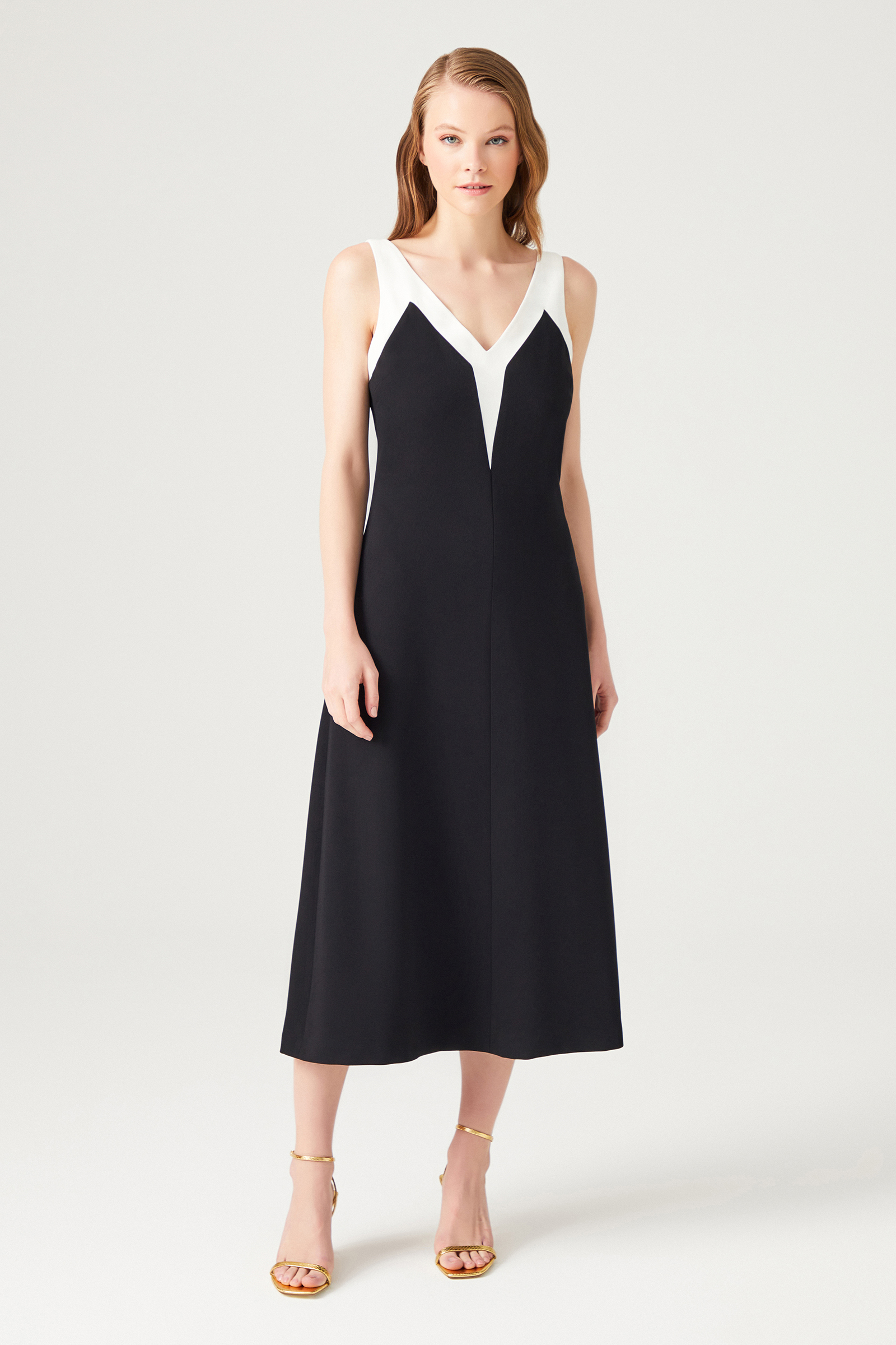 Sırt Detaylı Midi Boy Şık Elbise