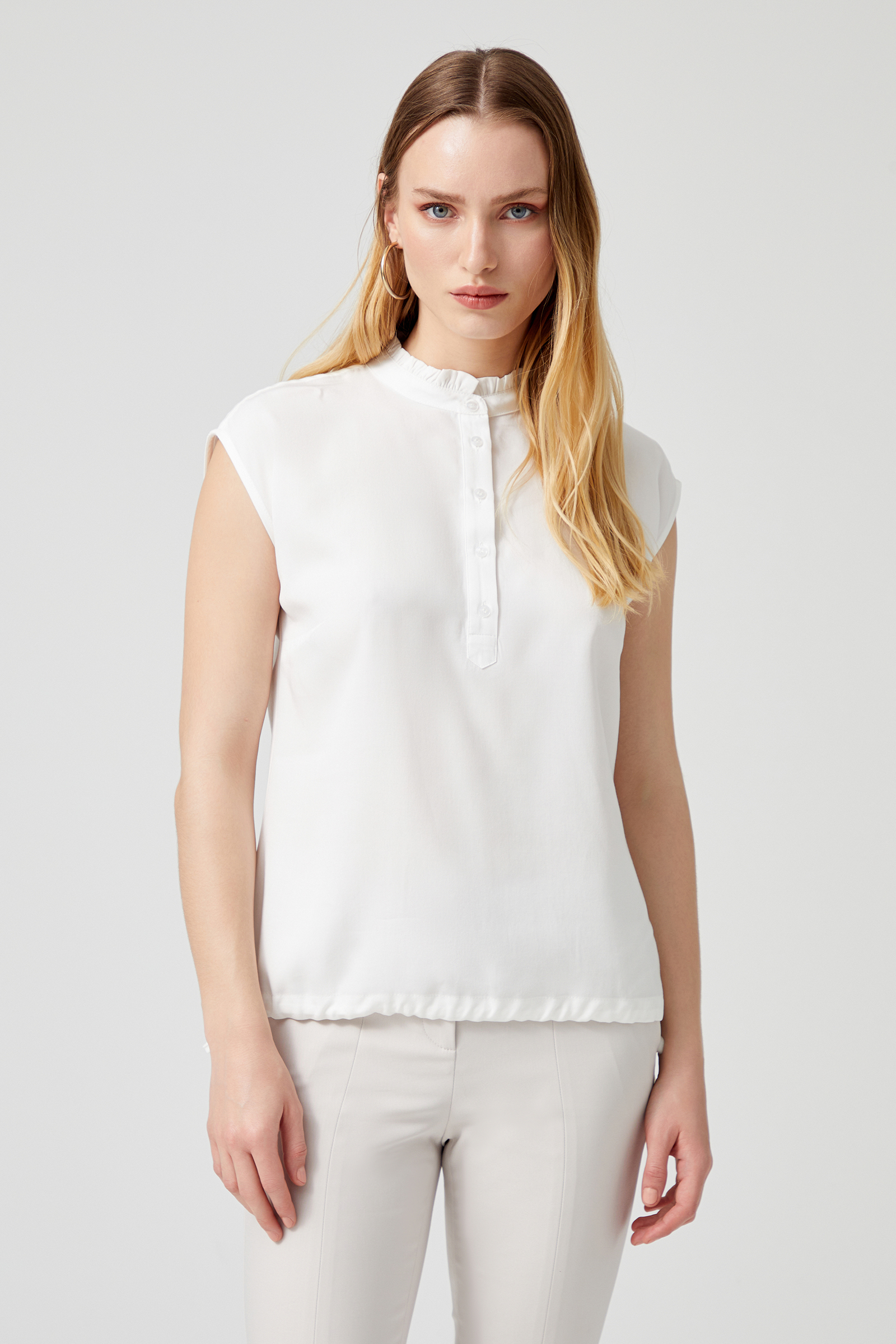 Bağlamalı Kolsuz Bluz