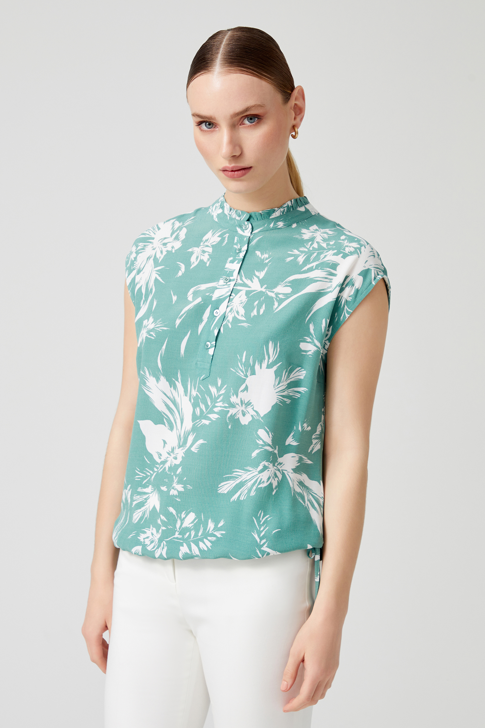 Bağlamalı Kolsuz Bluz