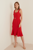 Kare Yaka Etek Ucu Fırfırlı Kemerli Elbise