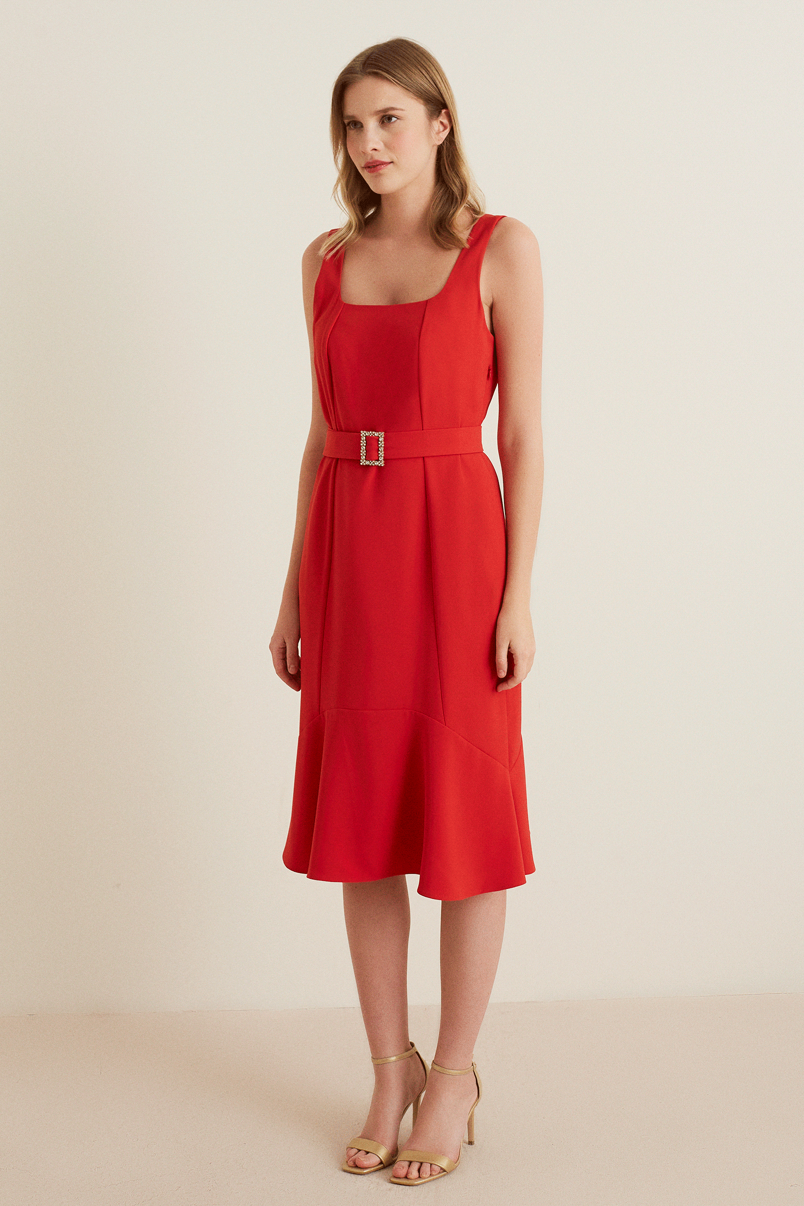 Kare Yaka Etek Ucu Fırfırlı Kemerli Elbise