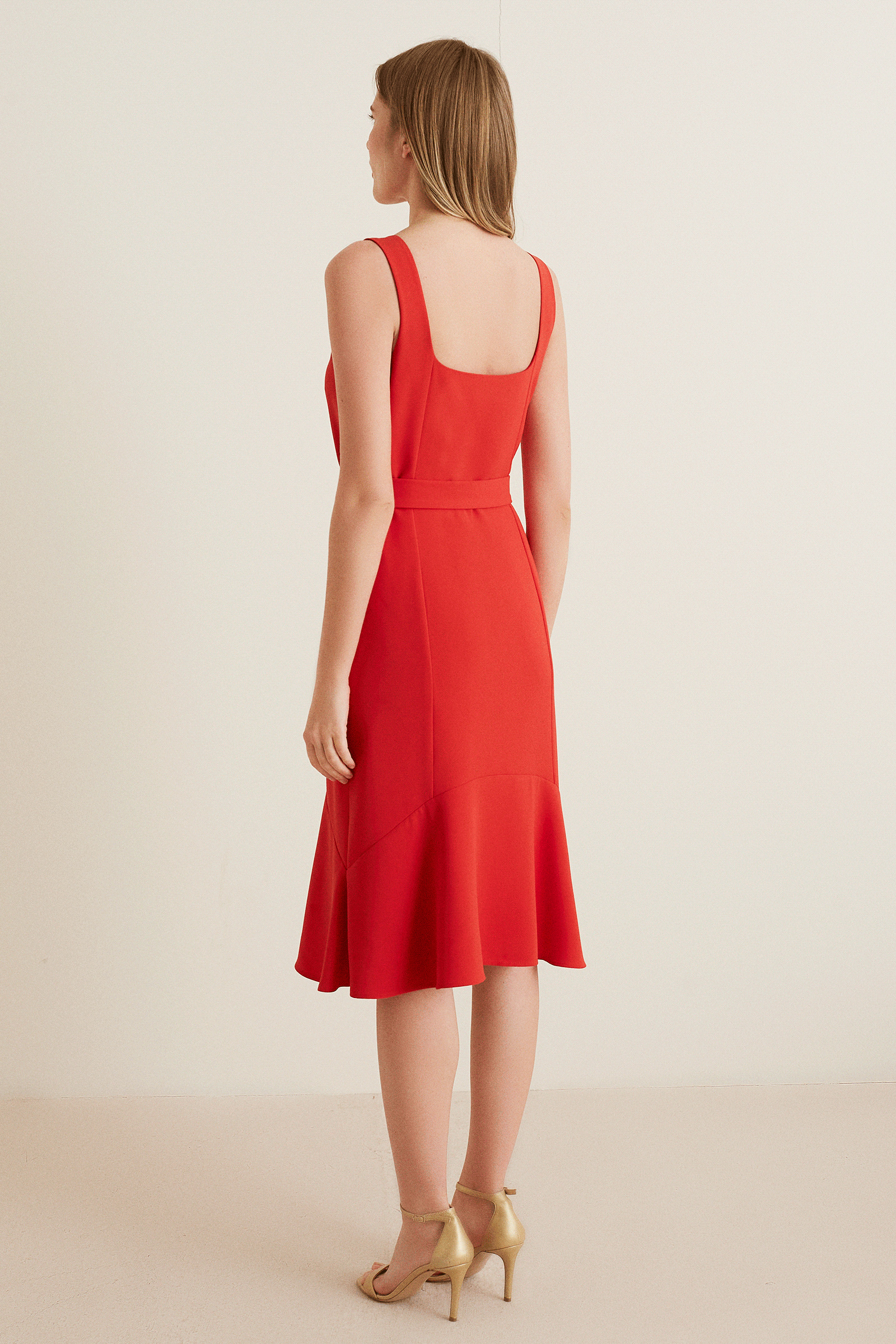 Kare Yaka Etek Ucu Fırfırlı Kemerli Elbise