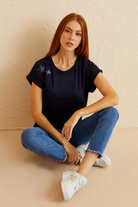 Yıldız Pul İşlemeli T-Shirt