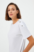 Omuzu Düğme Detaylı T-Shirt