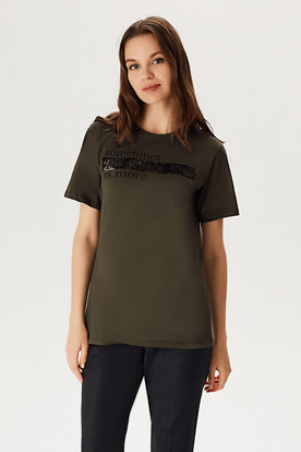 Pul İşlemeli T-shirt