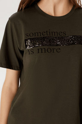 Pul İşlemeli T-shirt