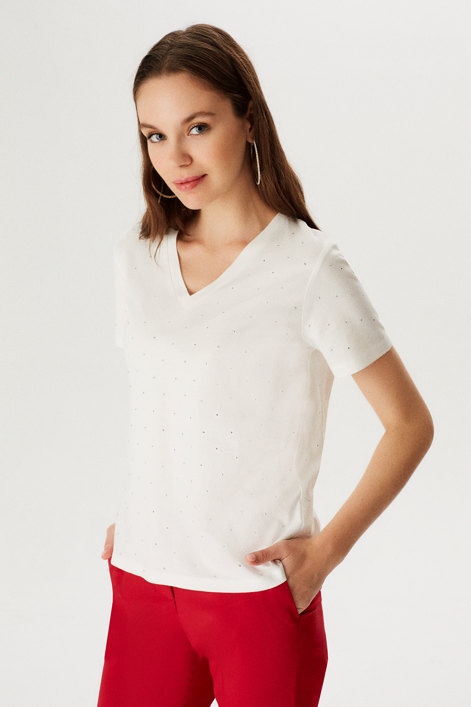 Önü Taşlı V Yakalı T-shirt