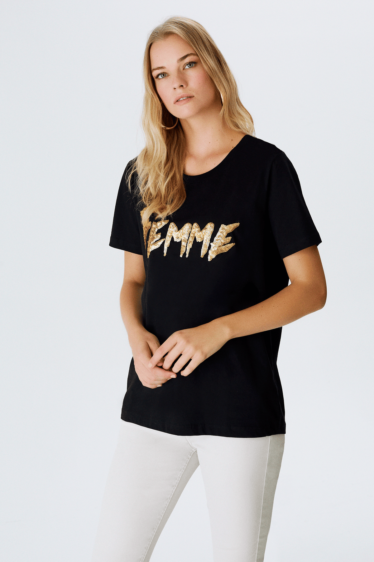 Pul İşlemeli T-shirt