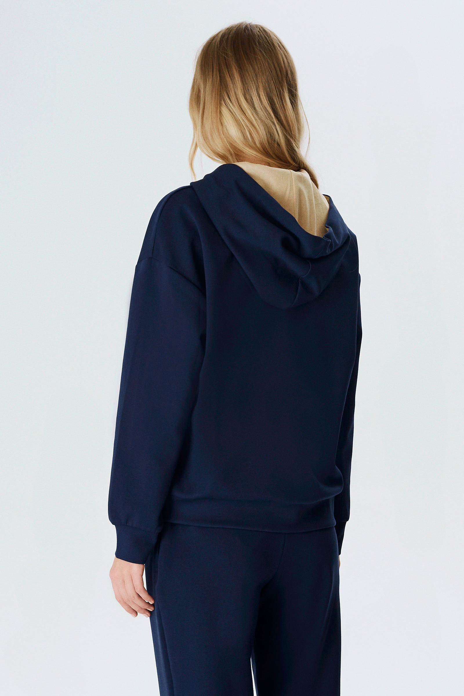 Kontrast Renk Detaylı Kapüşonlu Sweatshirt
