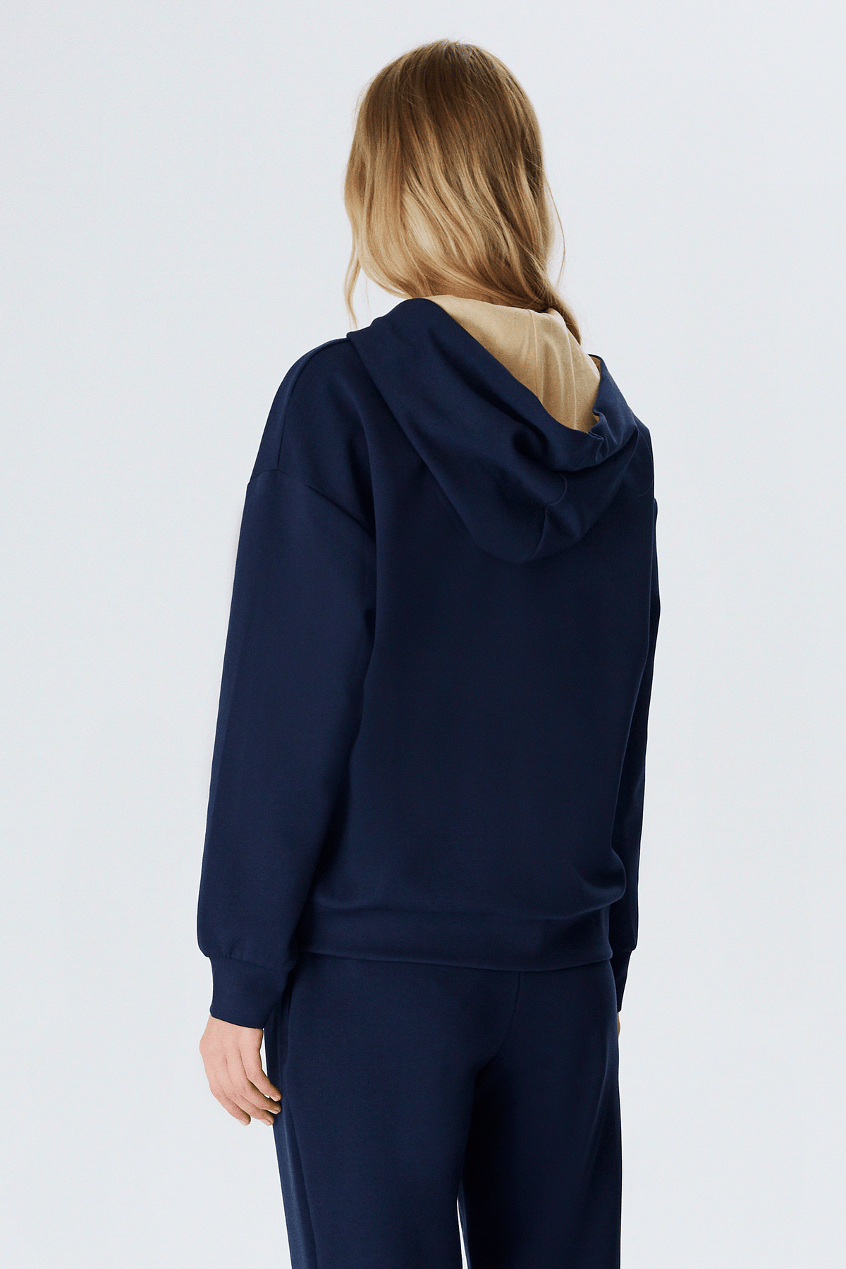 Kontrast Renk Detaylı Kapüşonlu Sweatshirt