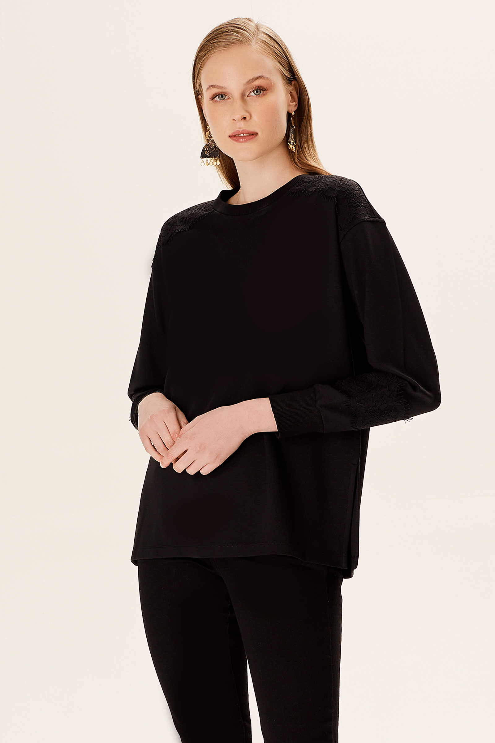 Dantel Detaylı Sweatshirt