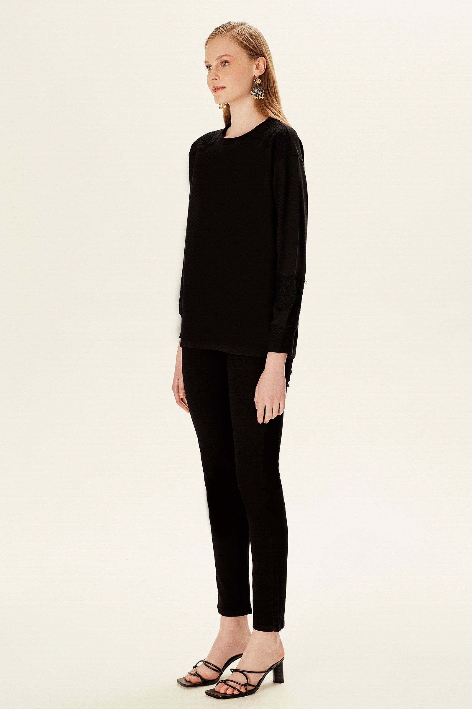 Dantel Detaylı Sweatshirt