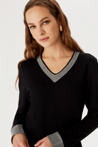 Zincir Detaylı  V Yaka Triko Bluz