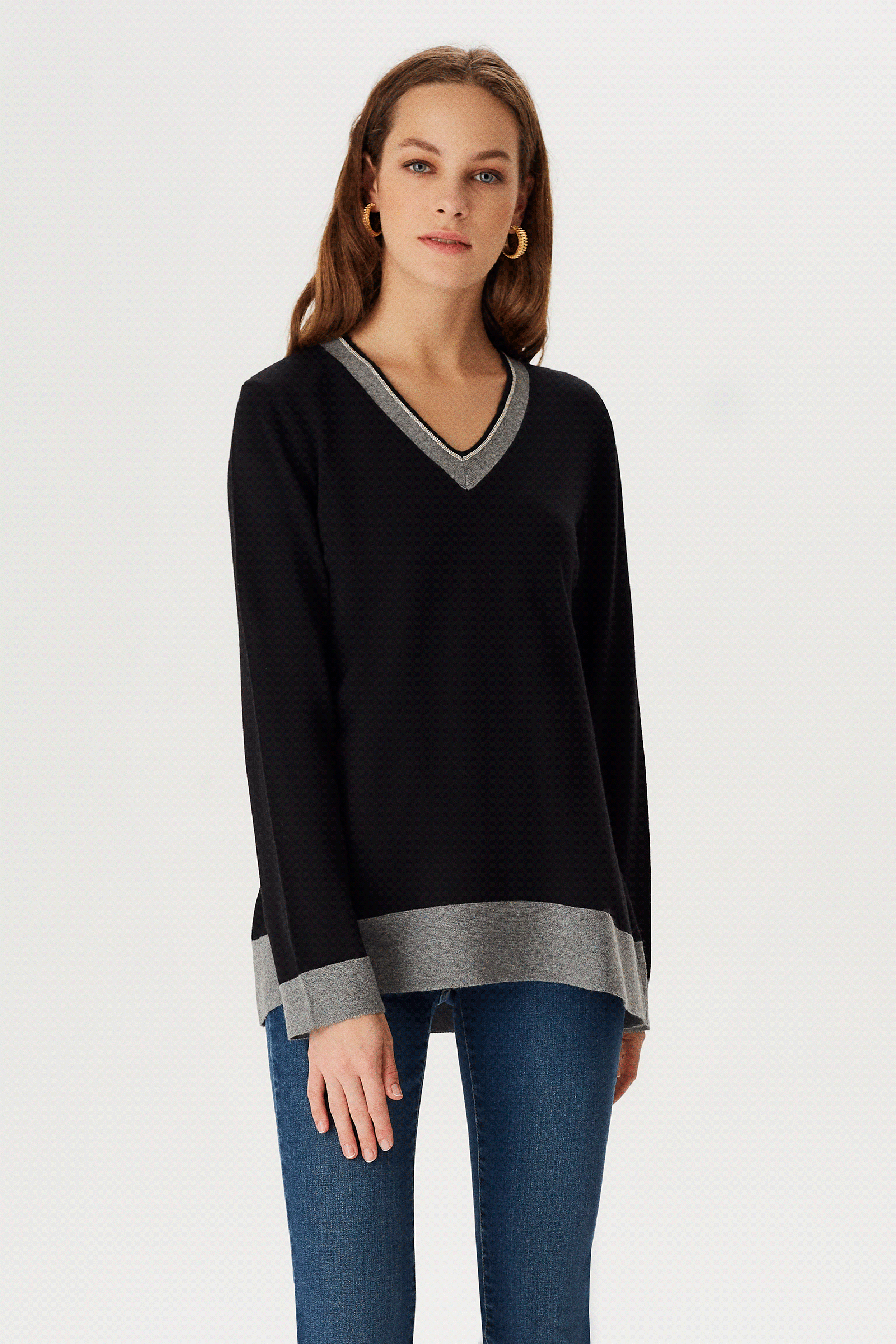 Zincir Detaylı  V Yaka Triko Bluz