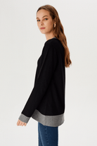 Zincir Detaylı  V Yaka Triko Bluz