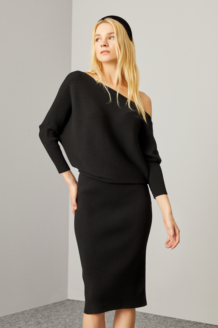 Asimetrik Omuz Dekolteli Triko Elbise