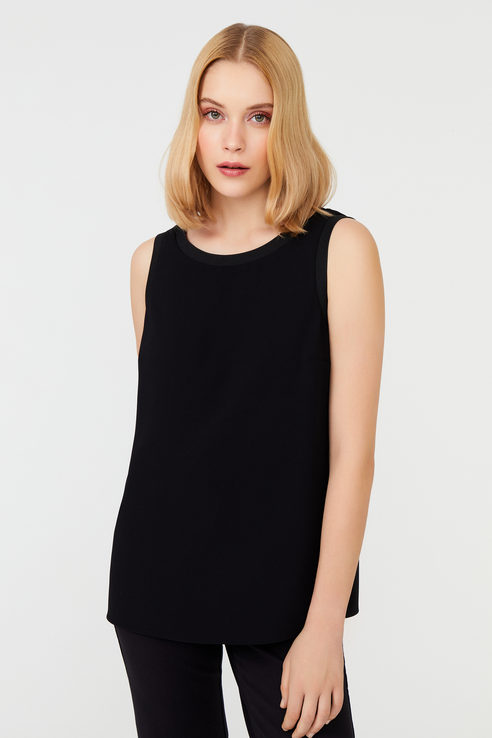 Ribanlı Kolsuz Bluz