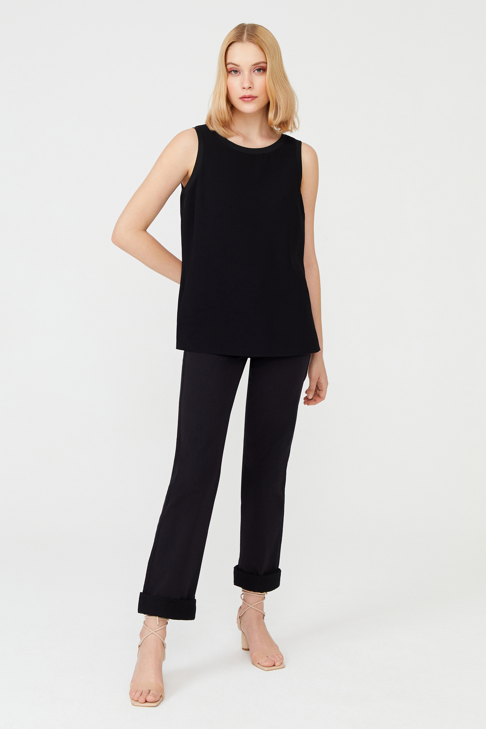 Ribanlı Kolsuz Bluz