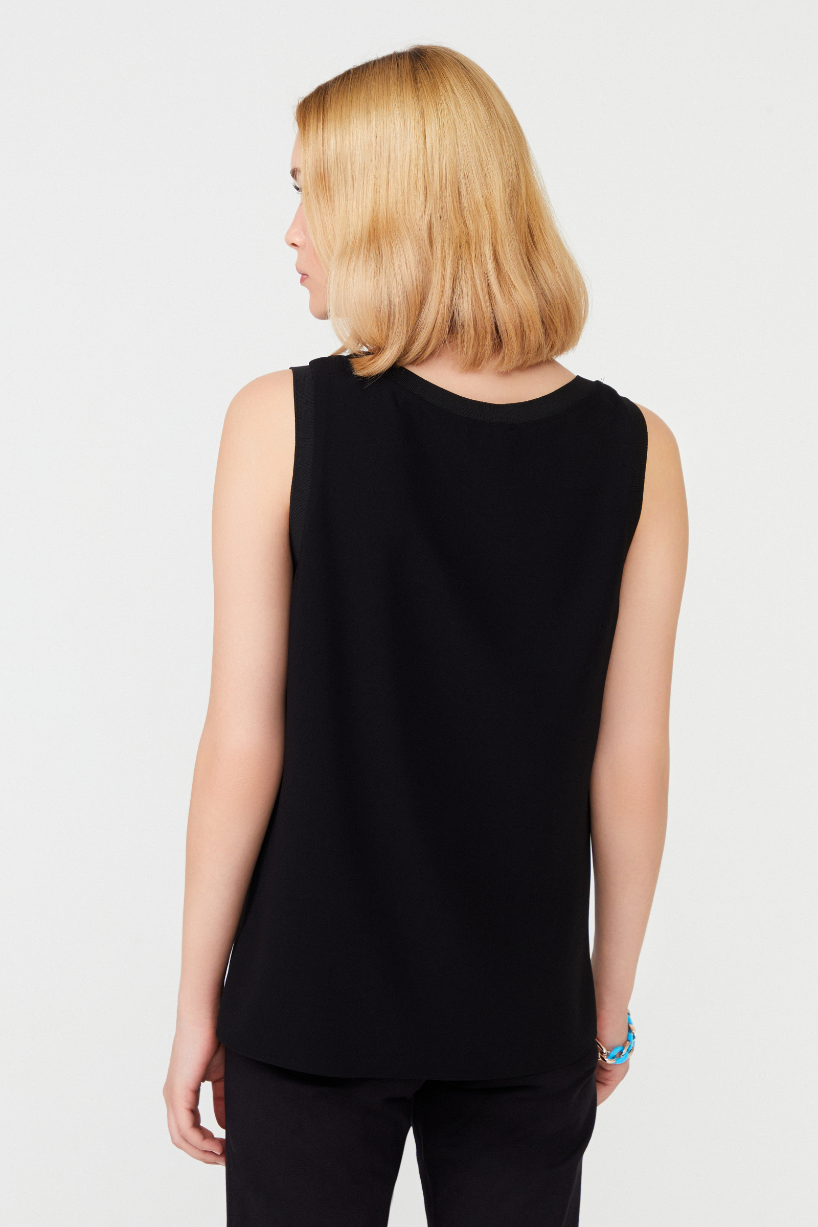 Ribanlı Kolsuz Bluz